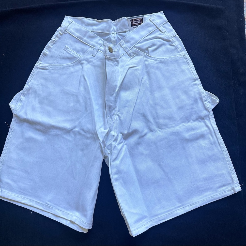 Painters shorts size 30 waist in white. 100% cotton